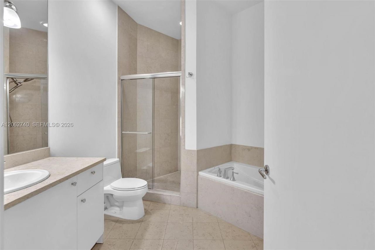 20000 E Country Club Dr, Unit 110, Aventura, FL 33180 Photo
