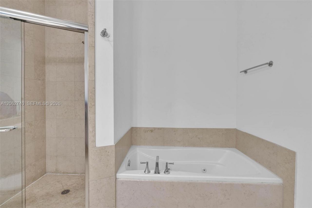 20000 E Country Club Dr, Unit 110, Aventura, FL 33180 Photo