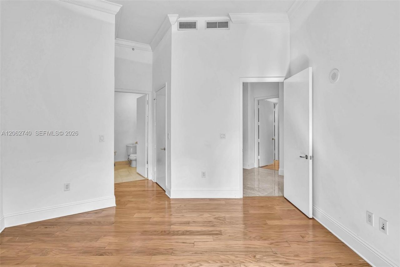 20000 E Country Club Dr, Unit 110, Aventura, FL 33180 Photo