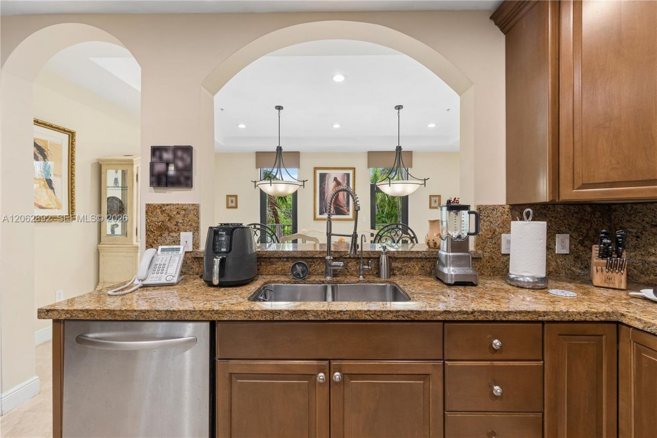 6234 Paradise Point Drive, Unit 6234, Palmetto Bay, FL 33157 Photo
