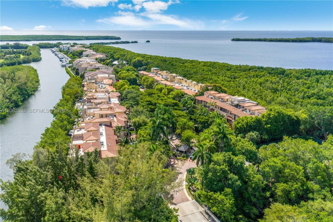 6234 Paradise Point Drive, Unit 6234, Palmetto Bay, FL 33157 Photo