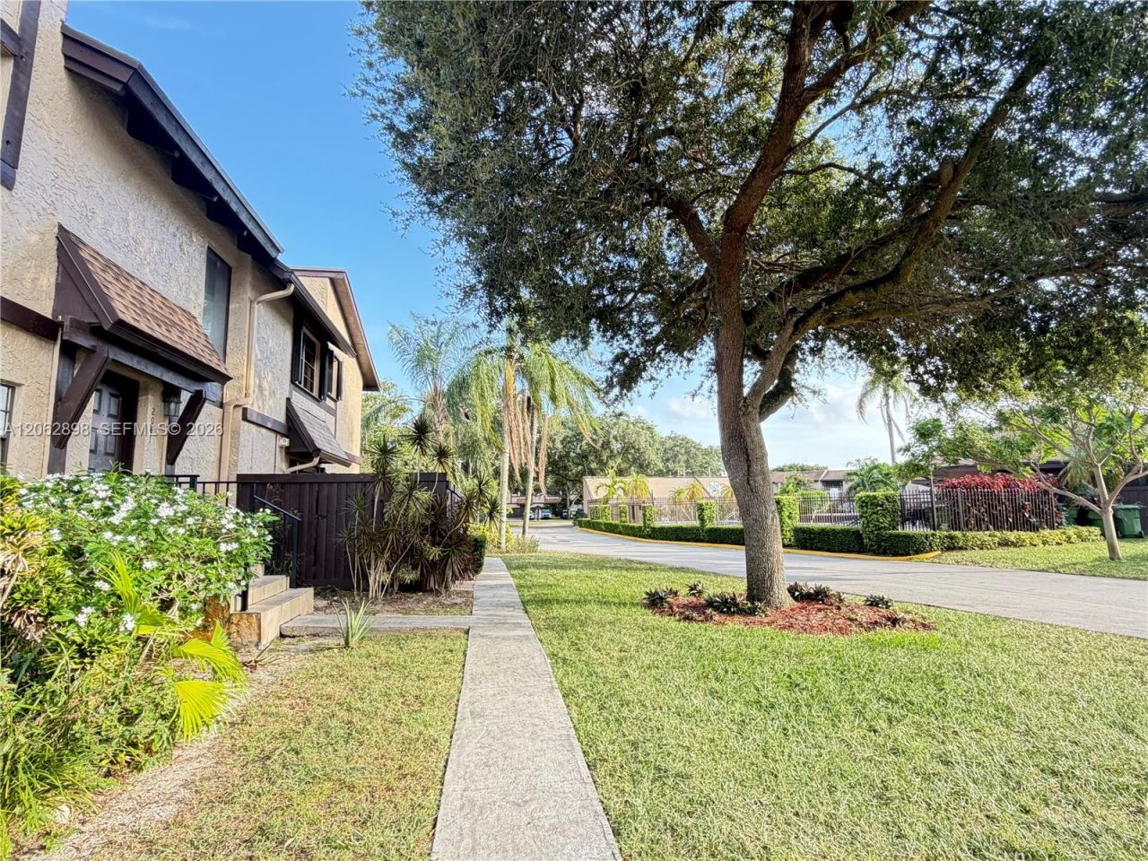 2041 Bayberry Dr, Pembroke Pines, FL 33024 Photo