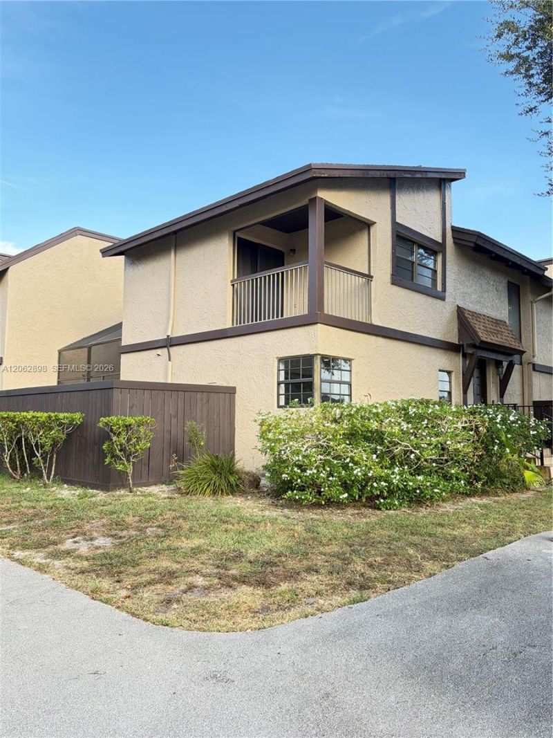 2041 Bayberry Dr, Pembroke Pines, FL 33024 Photo