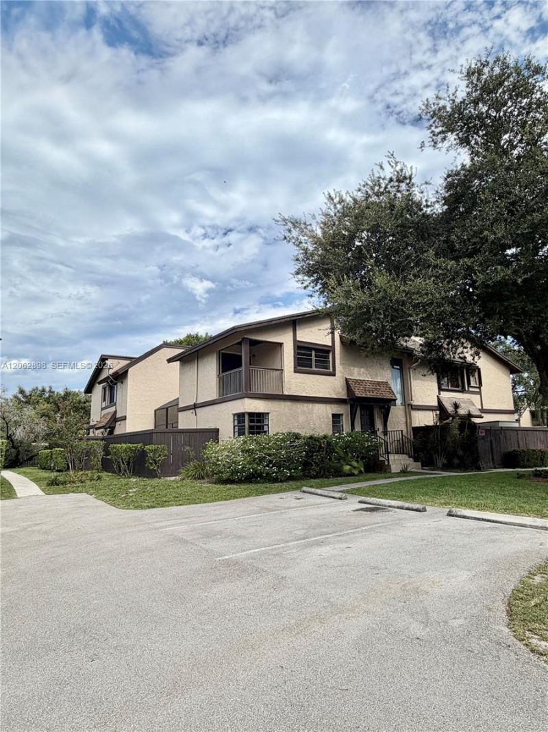 2041 Bayberry Dr, Pembroke Pines, FL 33024 Photo