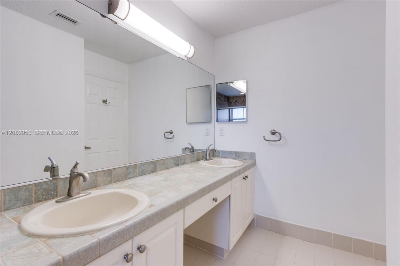 1540 N Trafalgar Cir, Hollywood, FL 33020 Photo