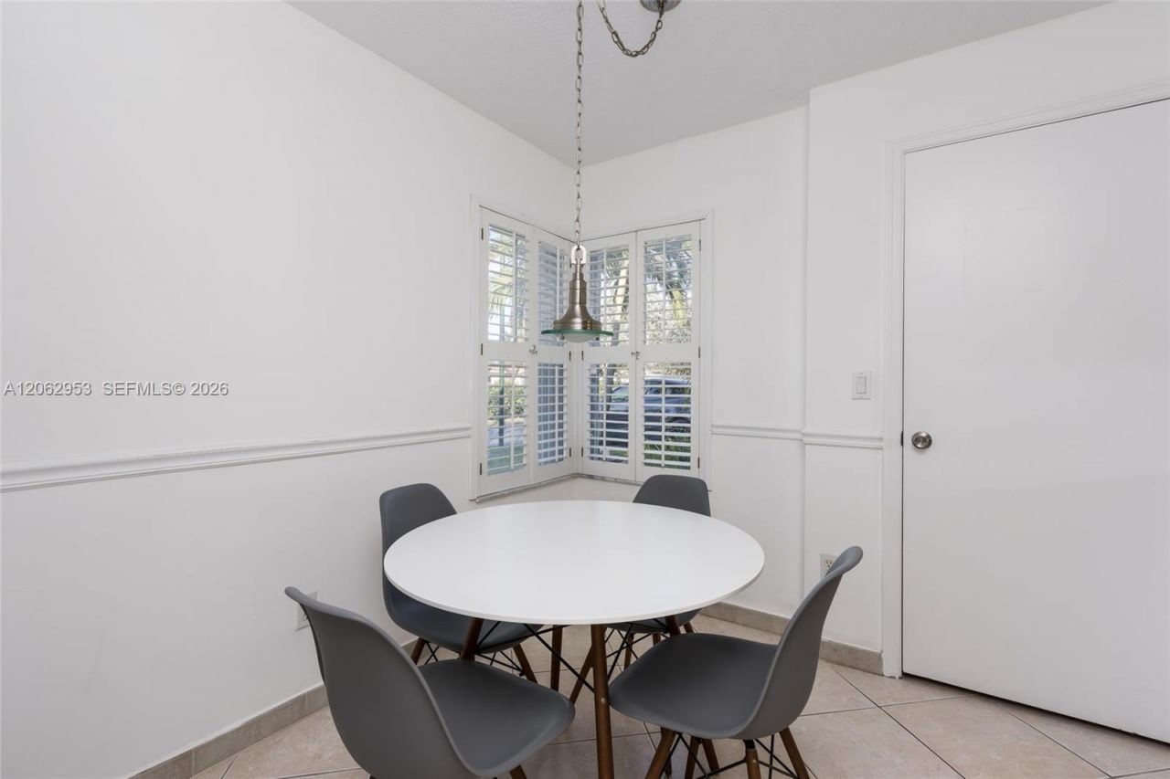 1540 N Trafalgar Cir, Hollywood, FL 33020 Photo