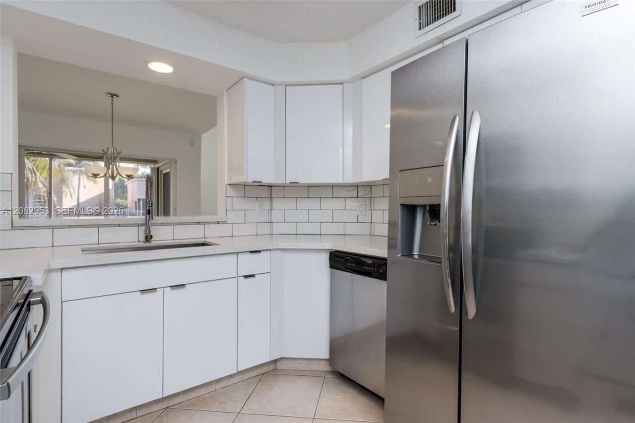 1540 N Trafalgar Cir, Hollywood, FL 33020 Photo