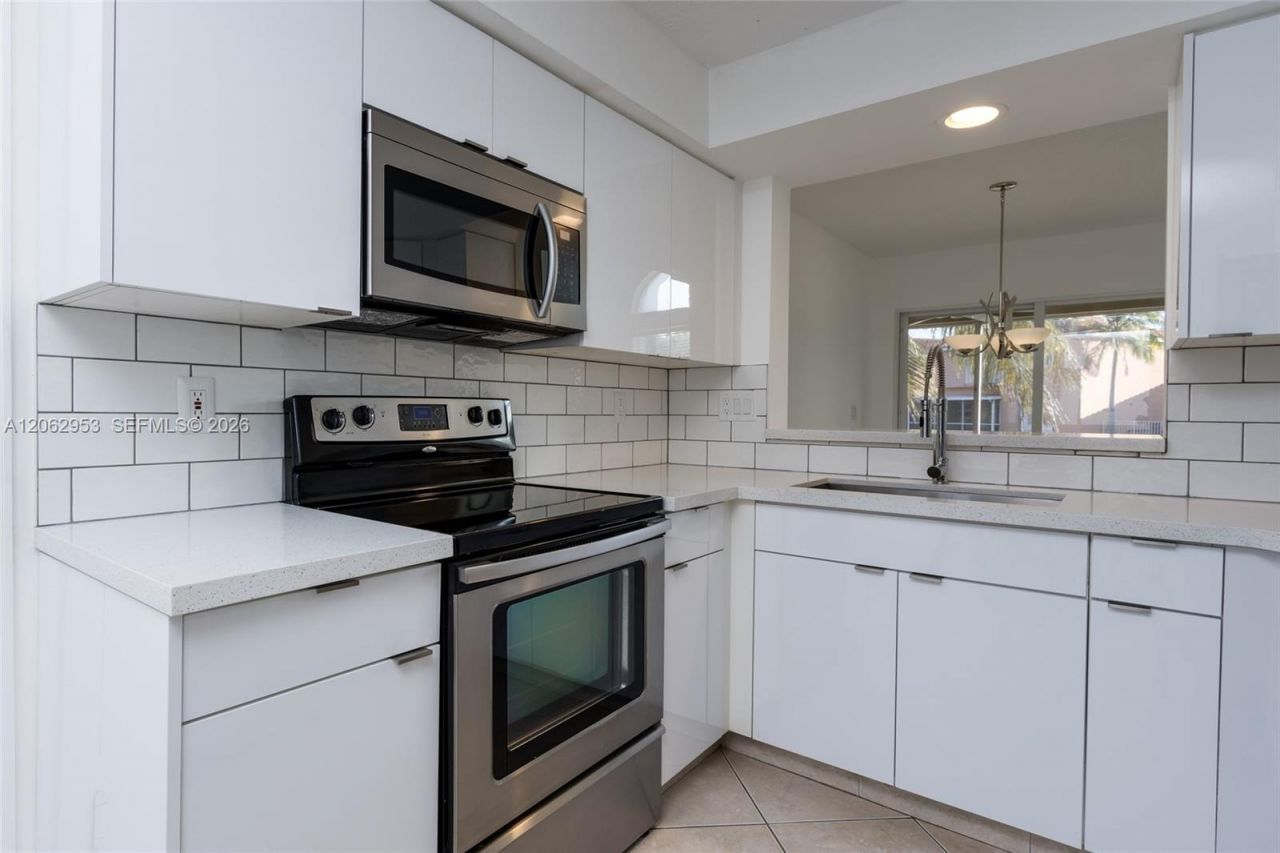 1540 N Trafalgar Cir, Hollywood, FL 33020 Photo