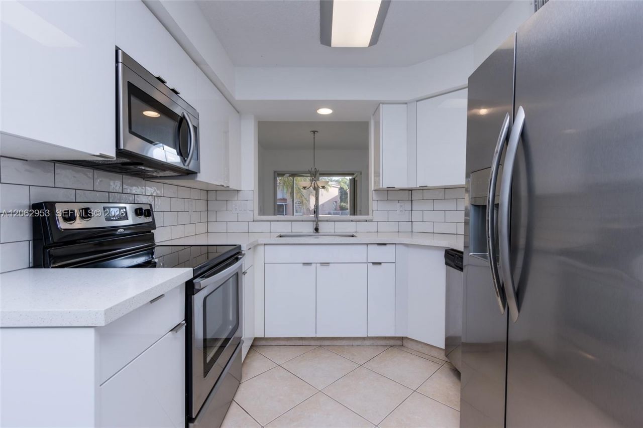 1540 N Trafalgar Cir, Hollywood, FL 33020 Photo