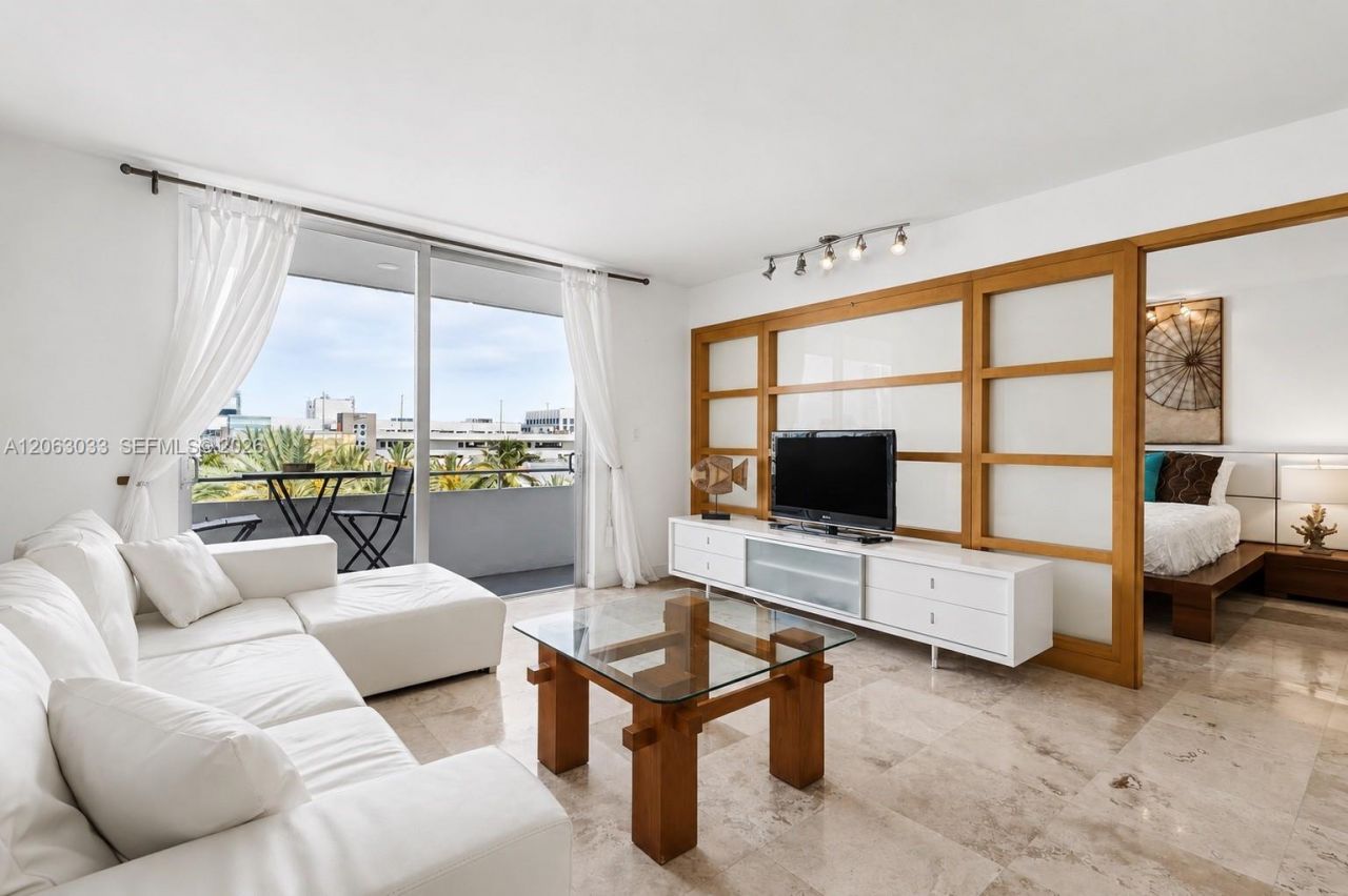 465 Ocean Dr, Unit 604, Miami Beach, FL 33139 Photo