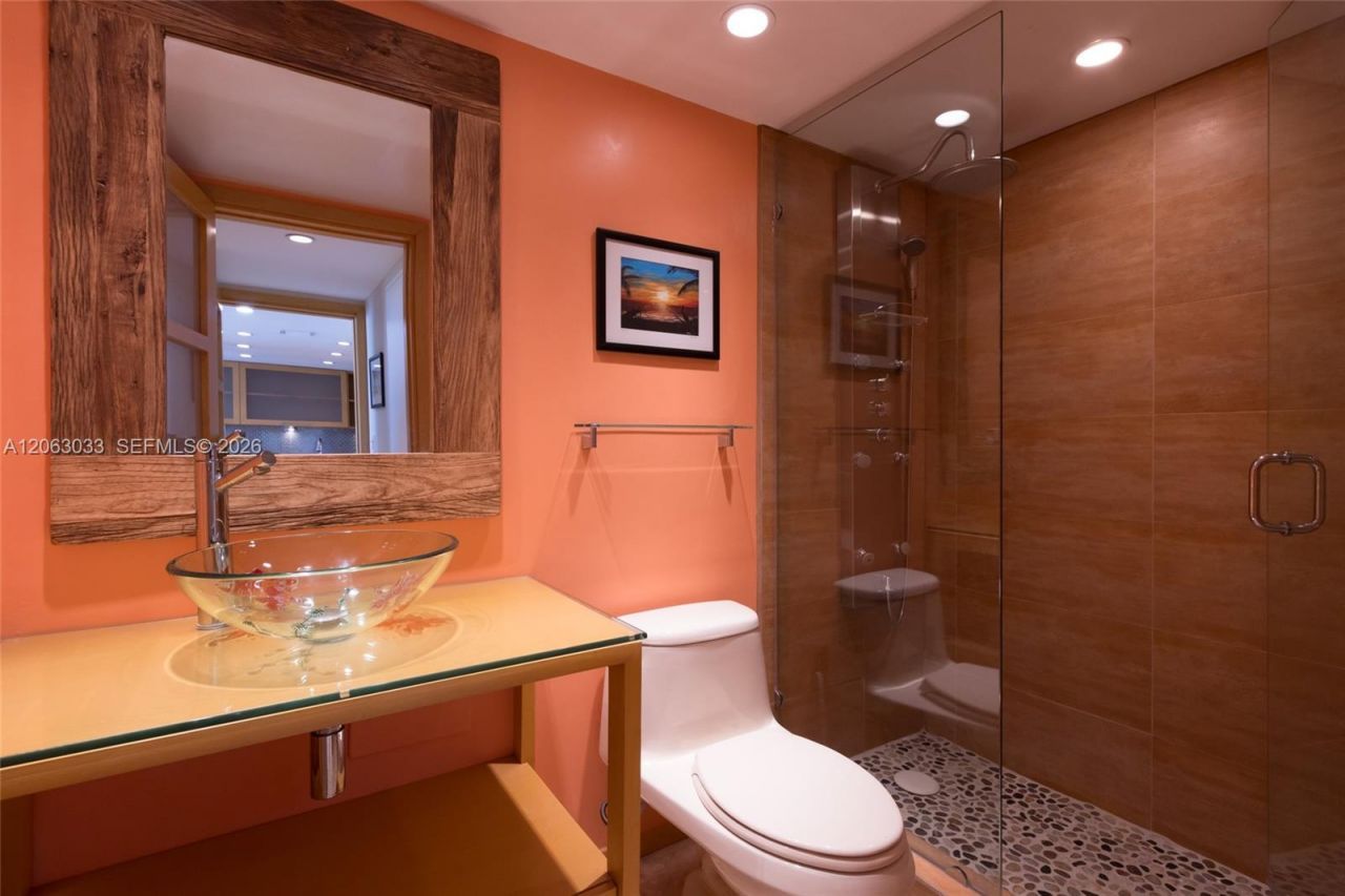 465 Ocean Dr, Unit 604, Miami Beach, FL 33139 Photo