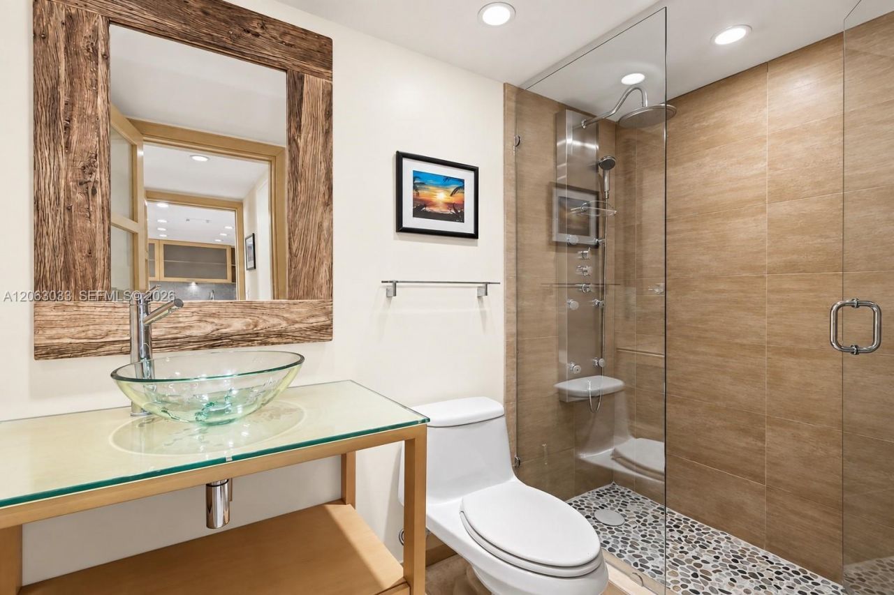 465 Ocean Dr, Unit 604, Miami Beach, FL 33139 Photo