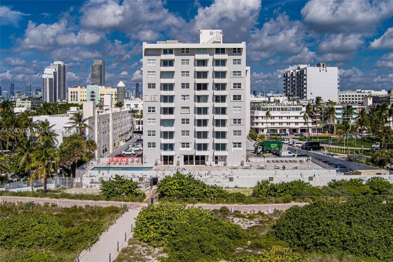 465 Ocean Dr, Unit 604, Miami Beach, FL 33139 Photo