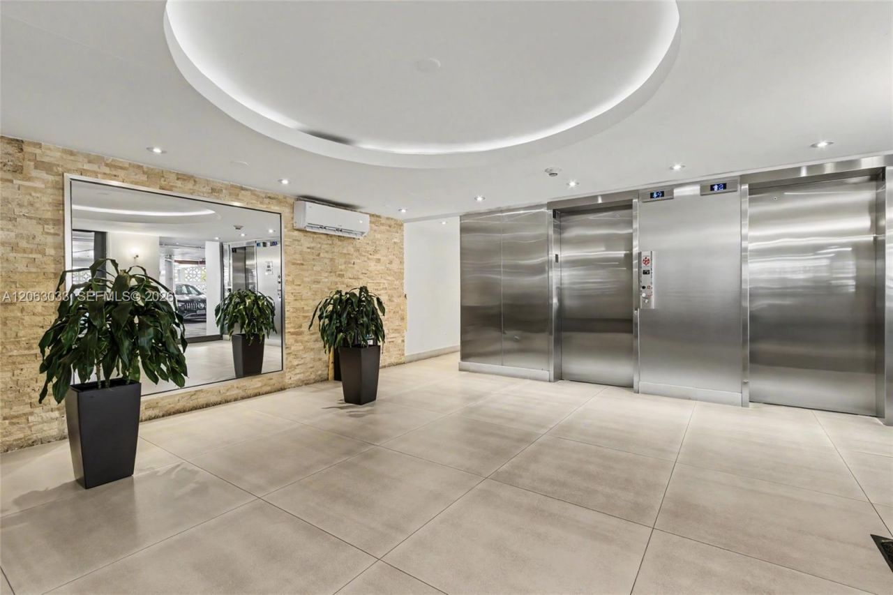 465 Ocean Dr, Unit 604, Miami Beach, FL 33139 Photo