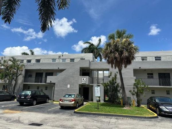 220 NW 87th Ave, Unit K108, Miami, FL 33172