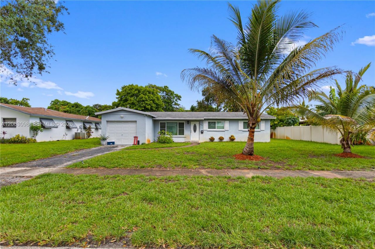4857 NW 8th Ct, Plantation, FL 33317 Main Photo