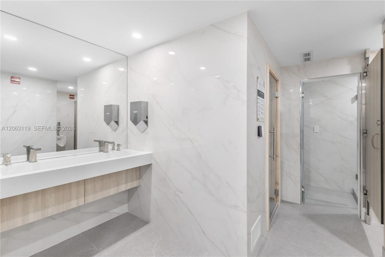 345 Ocean Dr, Unit 515, Miami Beach, FL 33139 Photo
