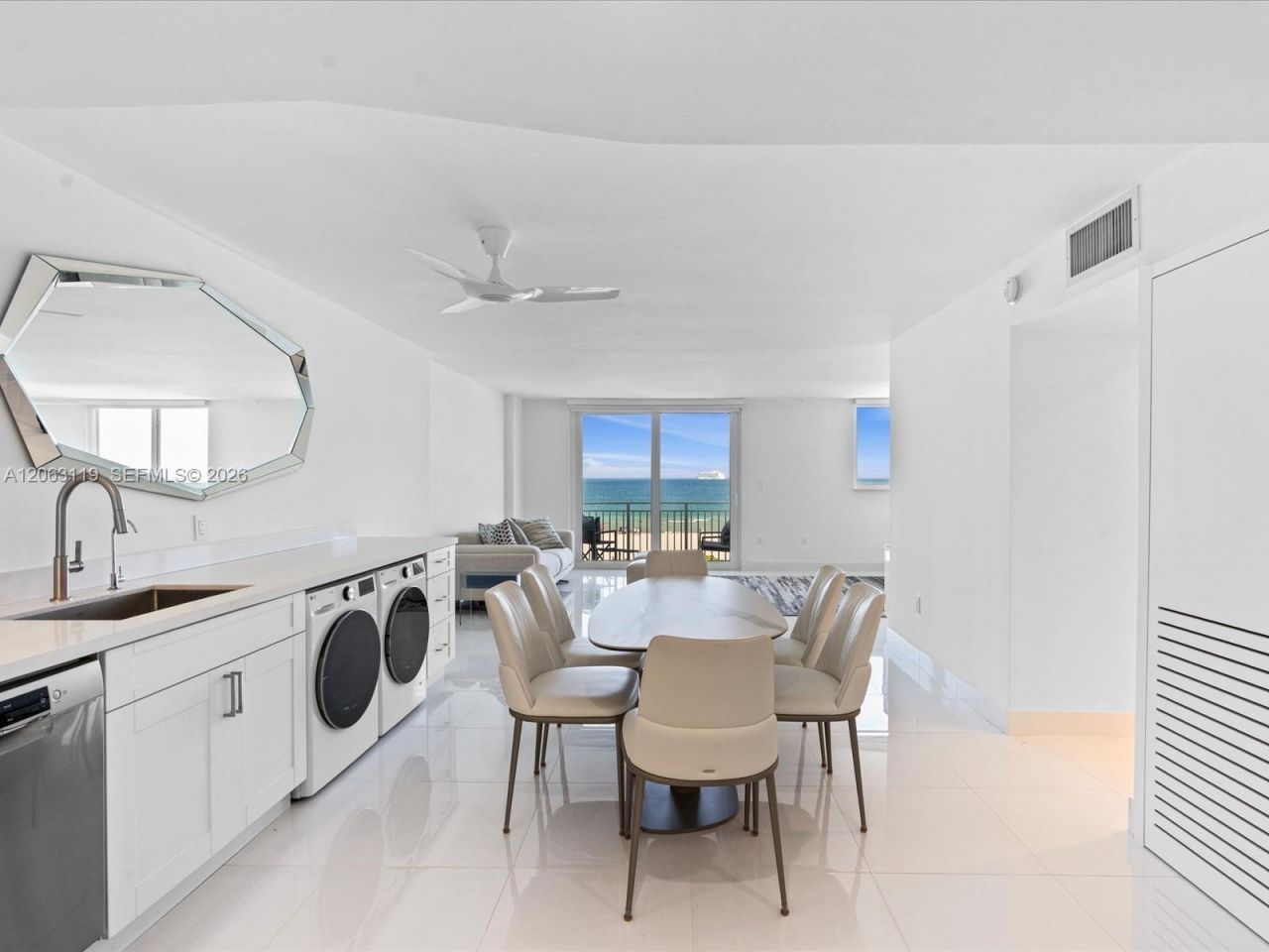 345 Ocean Dr, Unit 515, Miami Beach, FL 33139 Photo