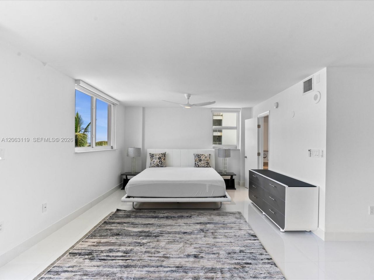 345 Ocean Dr, Unit 515, Miami Beach, FL 33139 Photo