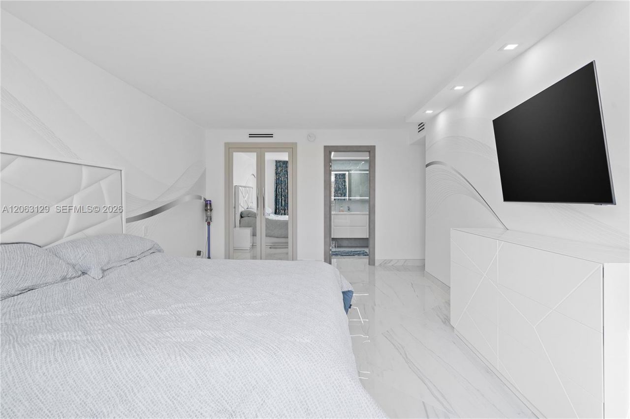 250 174th St, Unit 1803, Sunny Isles Beach, FL 33160 Photo