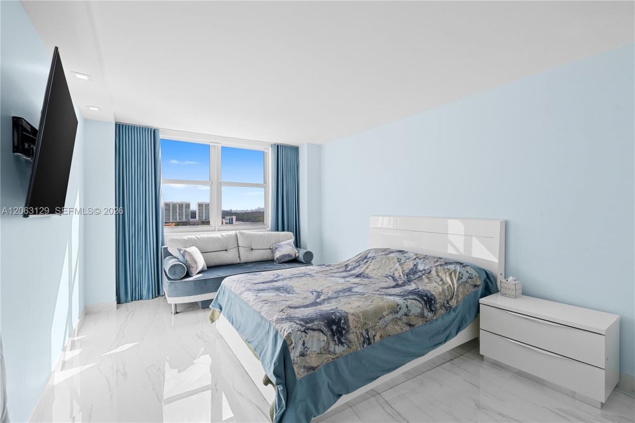 250 174th St, Unit 1803, Sunny Isles Beach, FL 33160 Photo