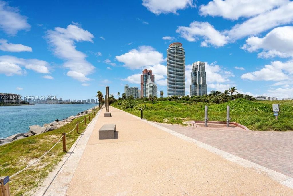 100 S Pointe Dr, Unit 3906, Miami Beach, FL 33139 Photo