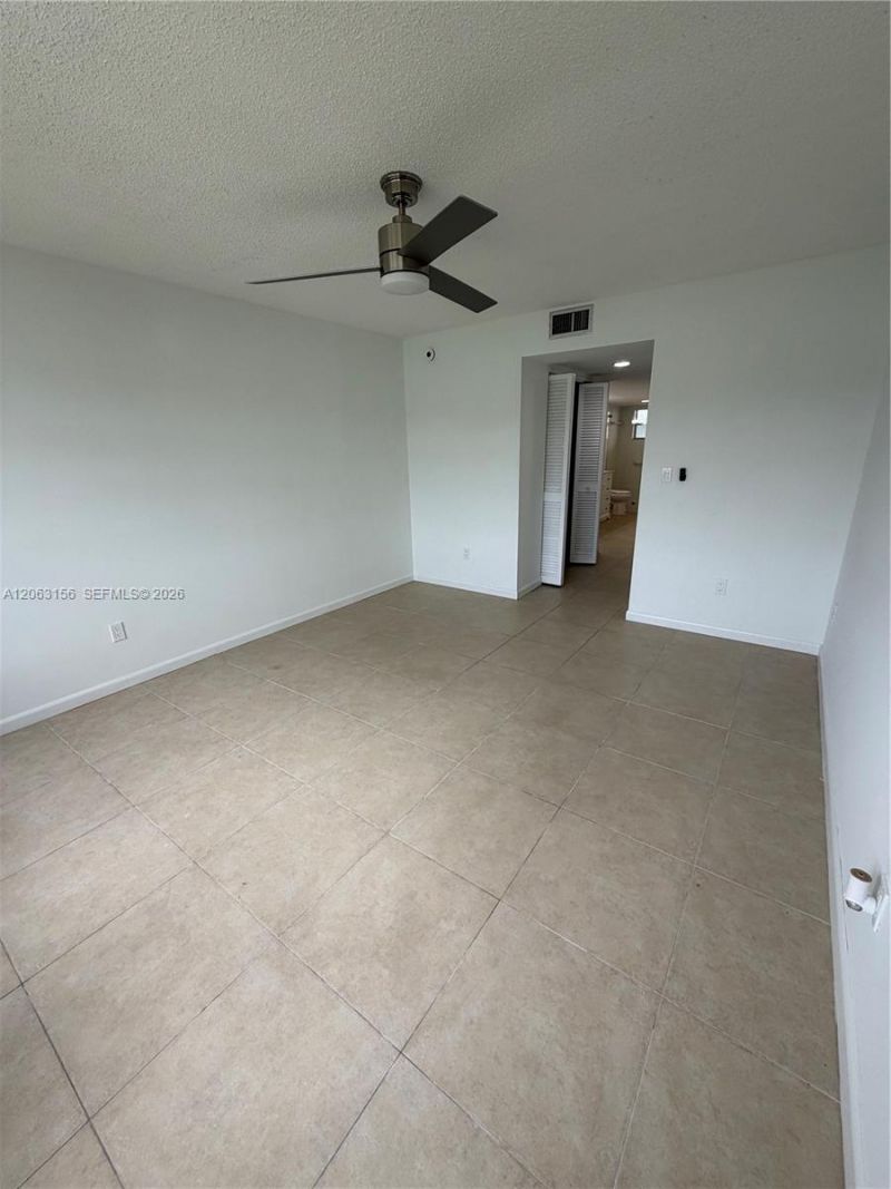 873 NE 195th St, Unit 107, Miami, FL 33179 Photo