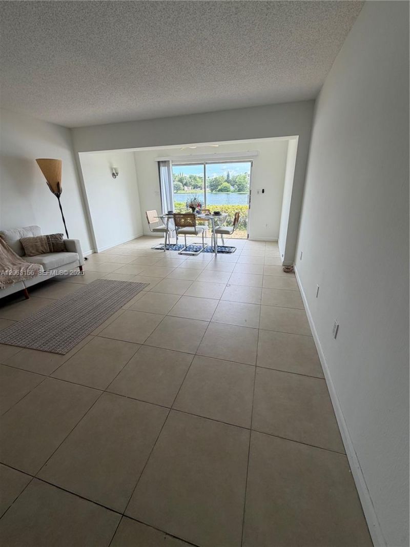 873 NE 195th St, Unit 107, Miami, FL 33179 Photo