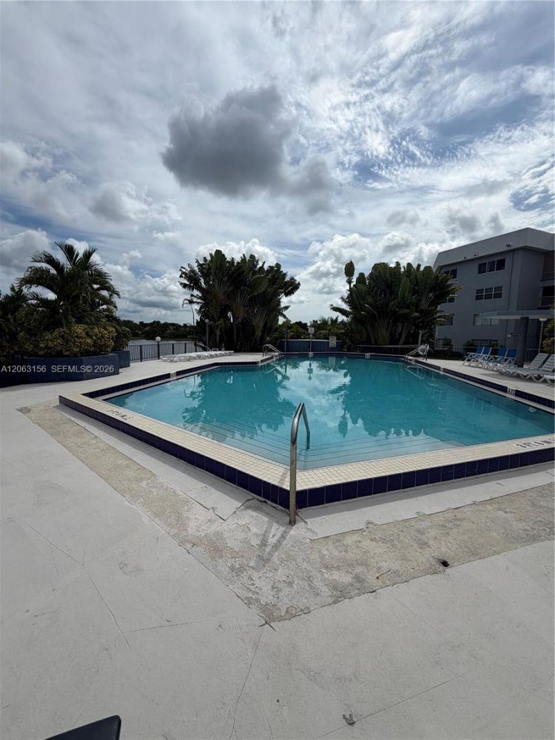 873 NE 195th St, Unit 107, Miami, FL 33179 Photo