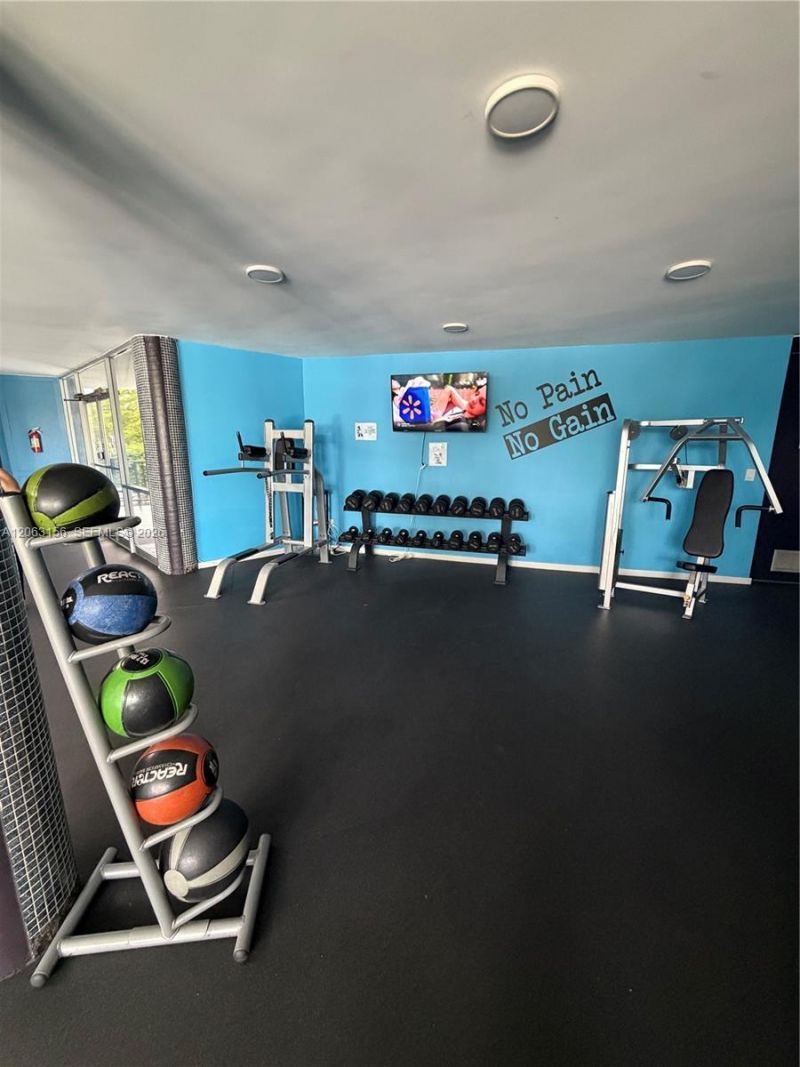873 NE 195th St, Unit 107, Miami, FL 33179 Photo