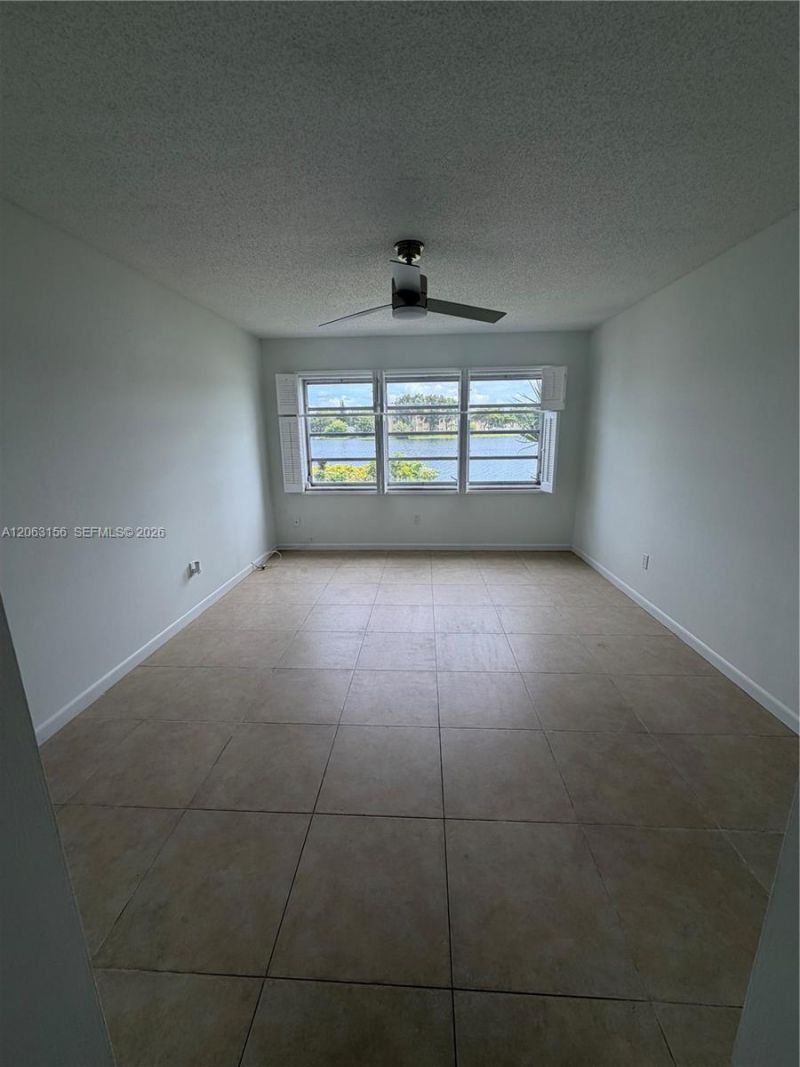 873 NE 195th St, Unit 107, Miami, FL 33179 Photo
