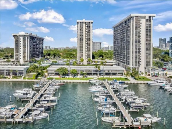 1901 Brickell Ave , Unit B512, Miami, FL 33129