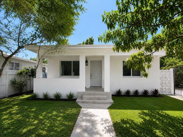 812 NW 67th St , Miami, FL 33150