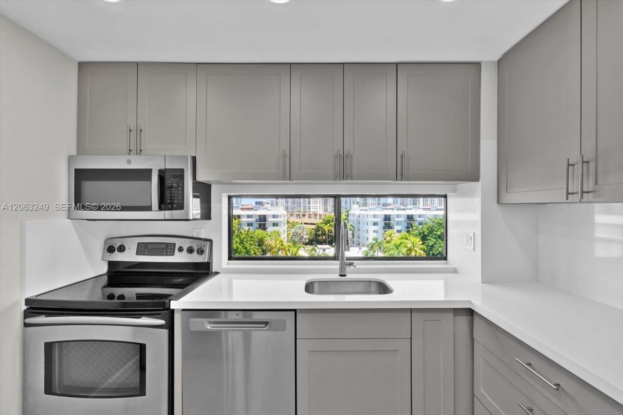 17021 N Bay Rd, Unit 705, Sunny Isles Beach, FL 33160 Photo