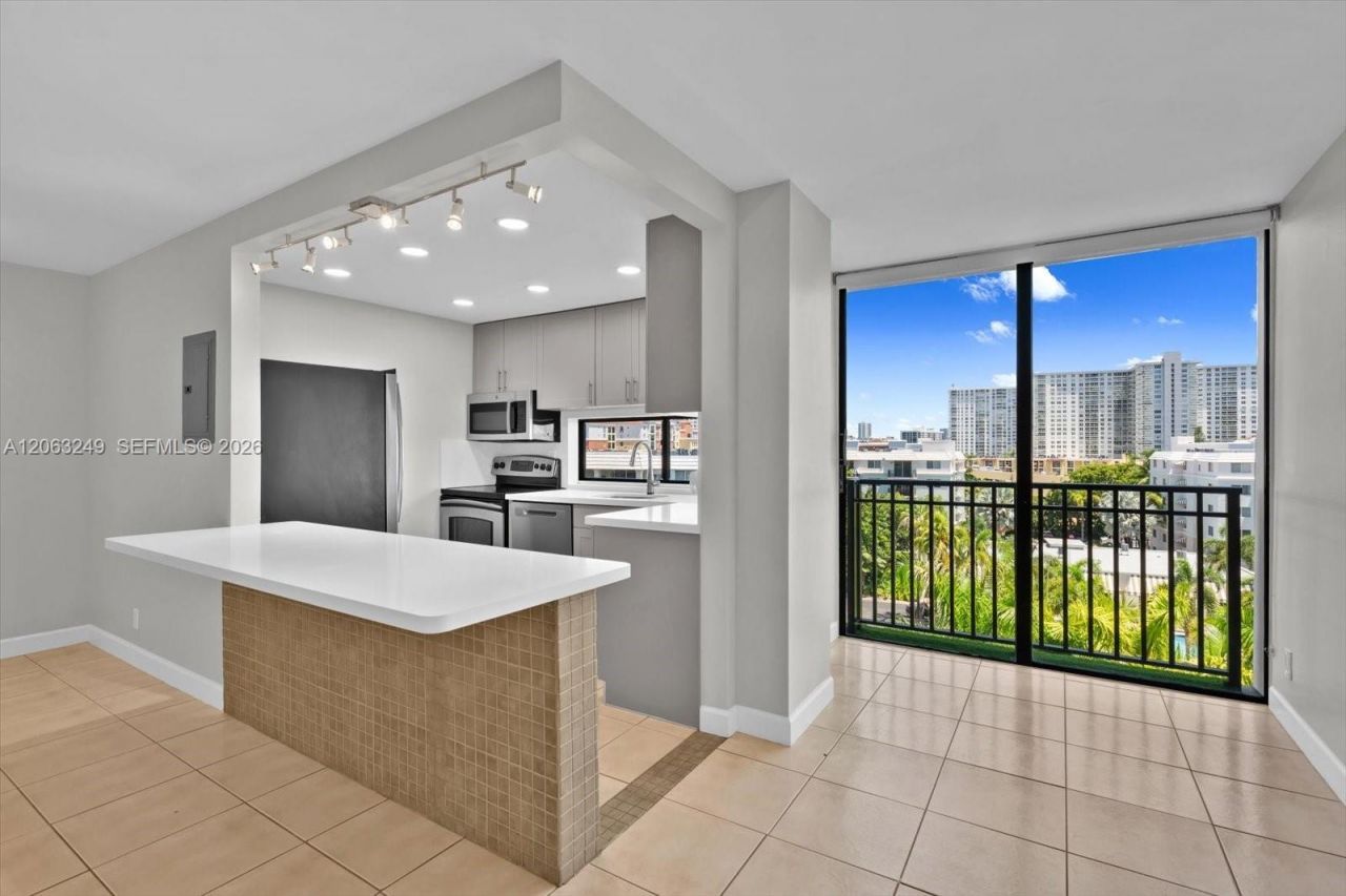 17021 N Bay Rd, Unit 705, Sunny Isles Beach, FL 33160 Photo