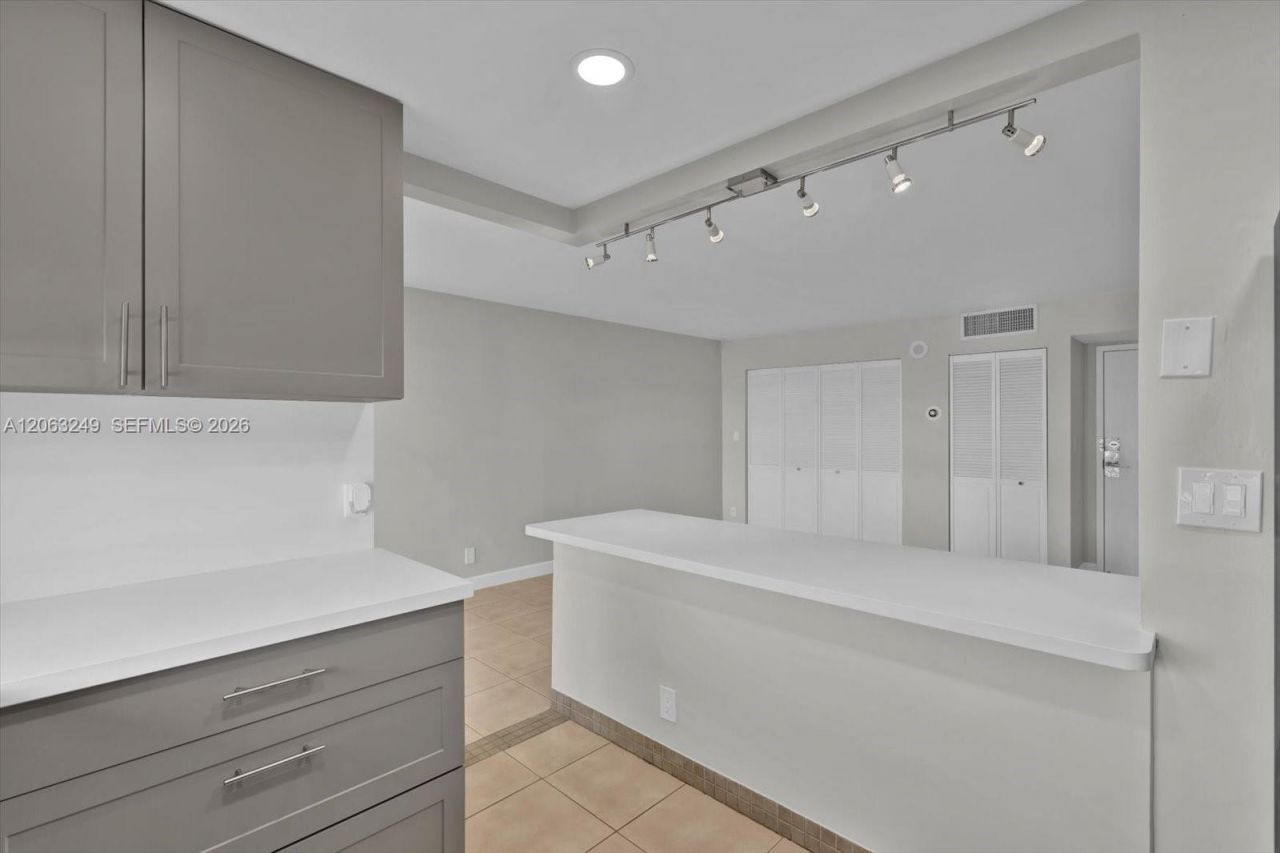 17021 N Bay Rd, Unit 705, Sunny Isles Beach, FL 33160 Photo
