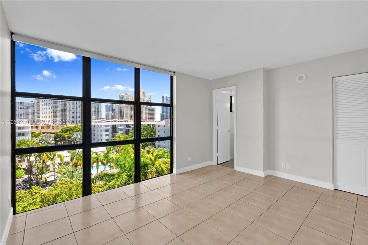 17021 N Bay Rd, Unit 705, Sunny Isles Beach, FL 33160 Photo
