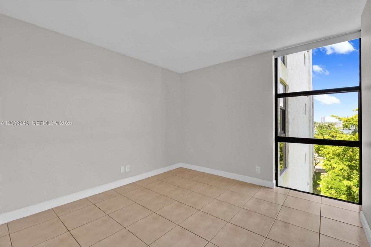 17021 N Bay Rd, Unit 705, Sunny Isles Beach, FL 33160 Photo
