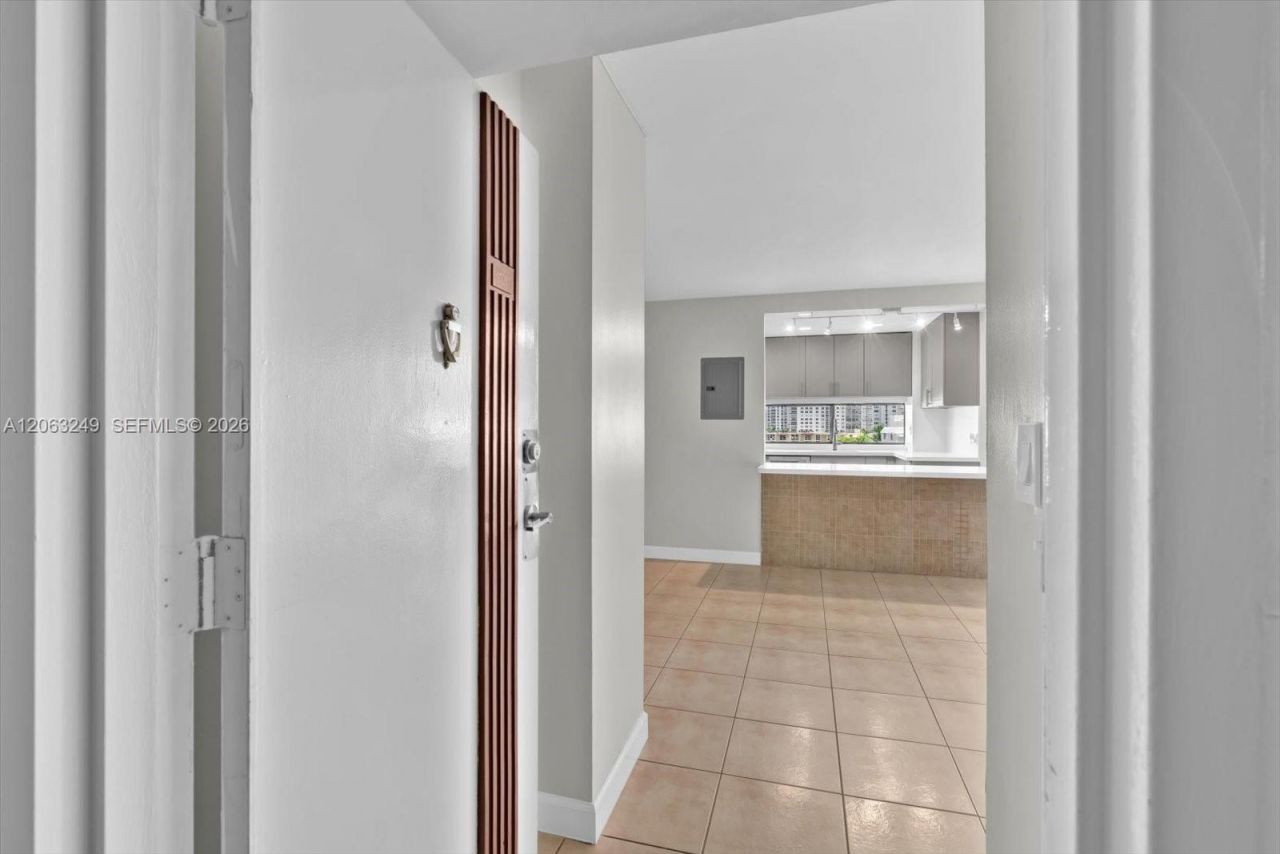 17021 N Bay Rd, Unit 705, Sunny Isles Beach, FL 33160 Photo
