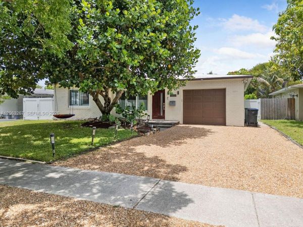 1433 NE 17th Way , Fort Lauderdale, FL 33304
