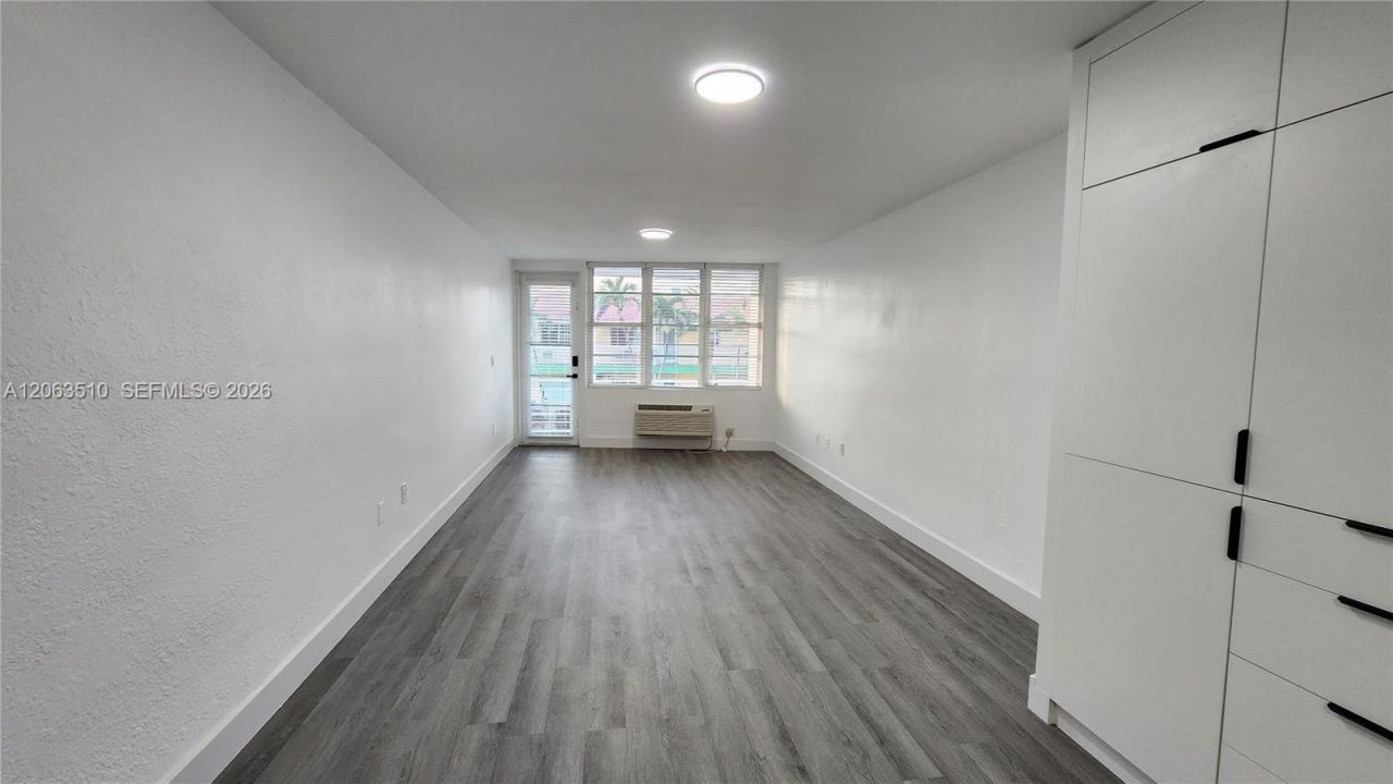 300 74th St, Unit 14, Miami Beach, FL 33141 Photo