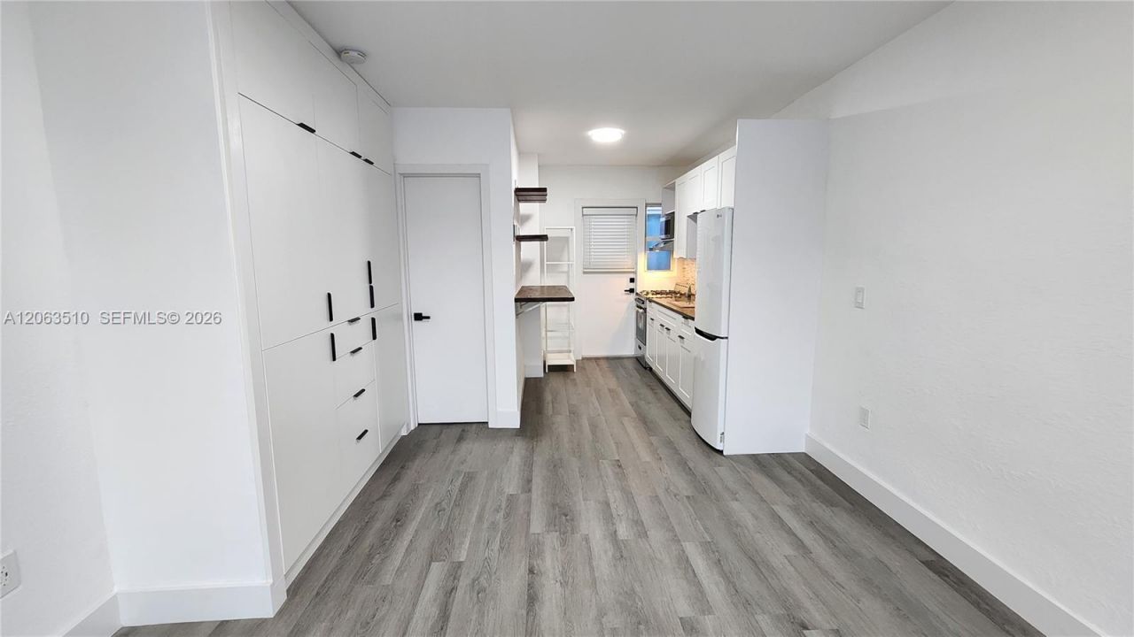 300 74th St, Unit 14, Miami Beach, FL 33141 Photo