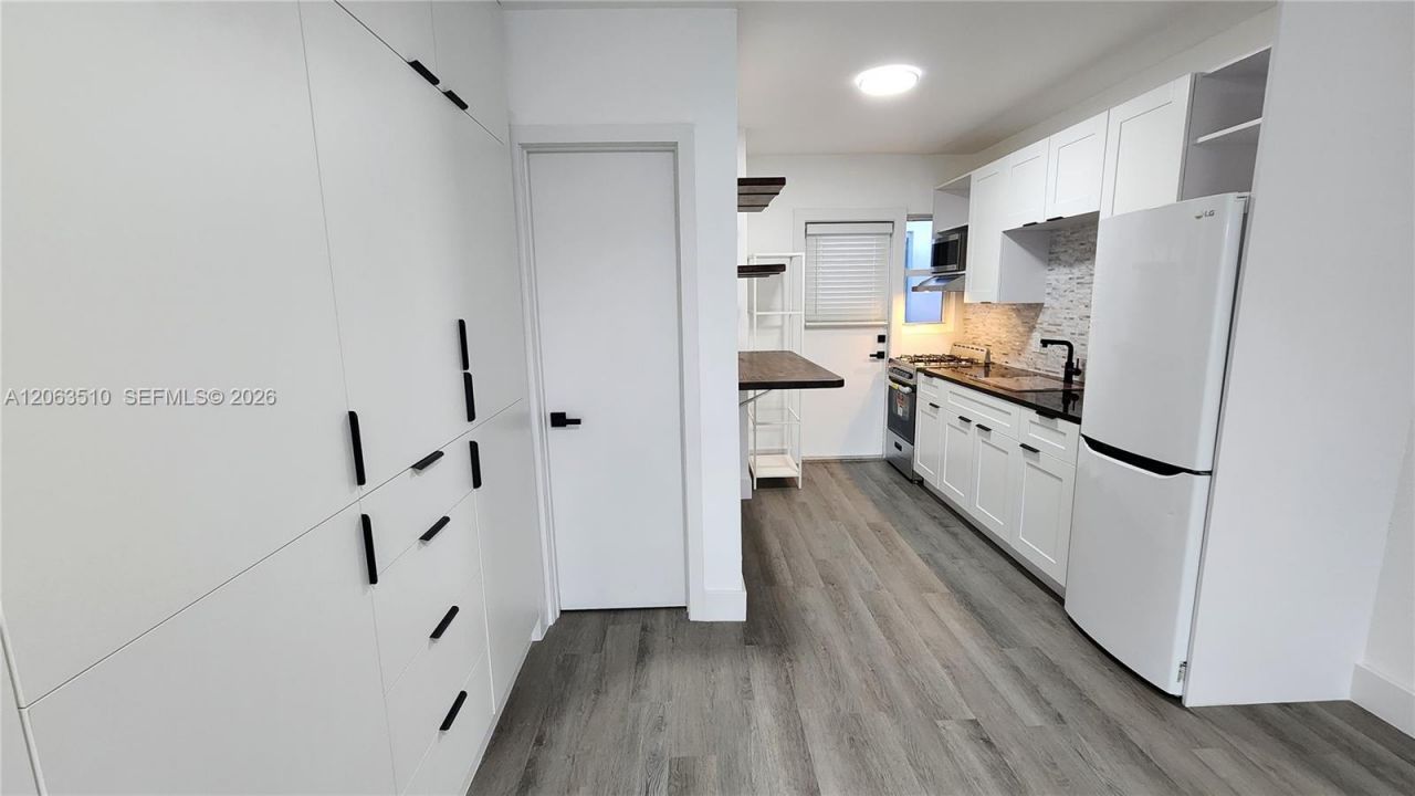 300 74th St, Unit 14, Miami Beach, FL 33141 Photo