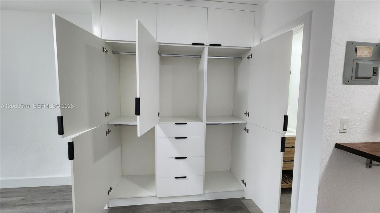 300 74th St, Unit 14, Miami Beach, FL 33141 Photo