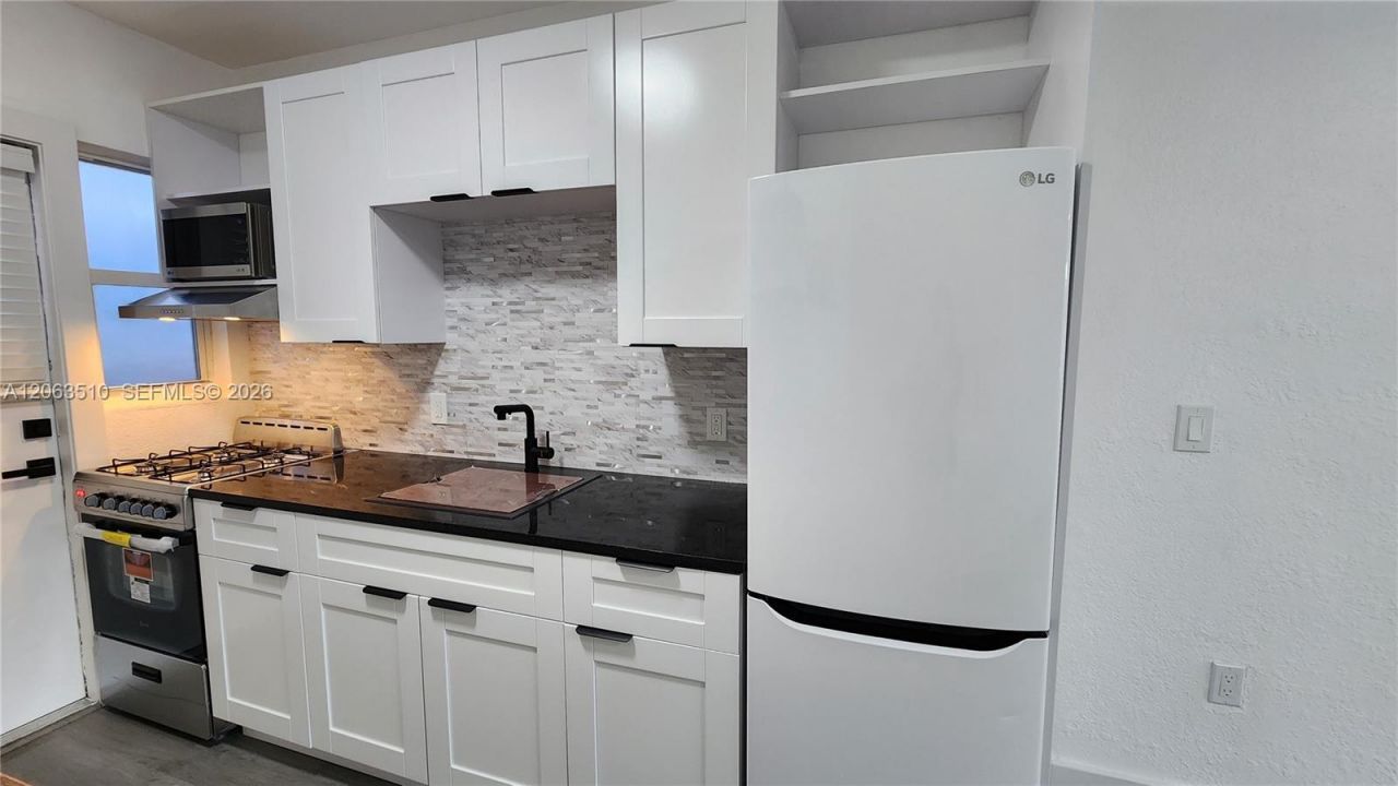 300 74th St, Unit 14, Miami Beach, FL 33141 Photo