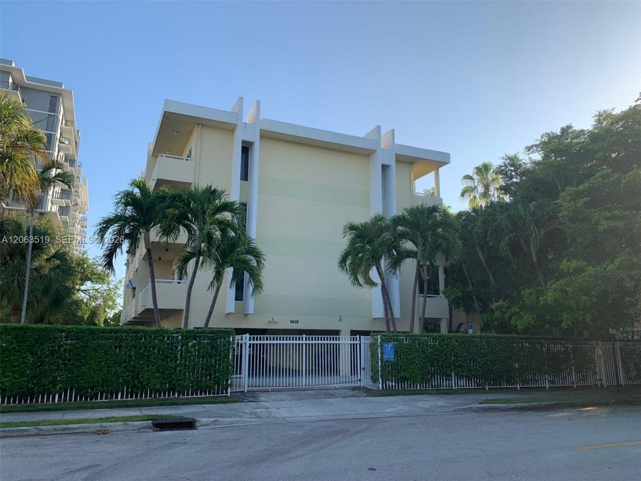 5839 SW 74th Ter, Unit 201, South Miami, FL 33143 Photo
