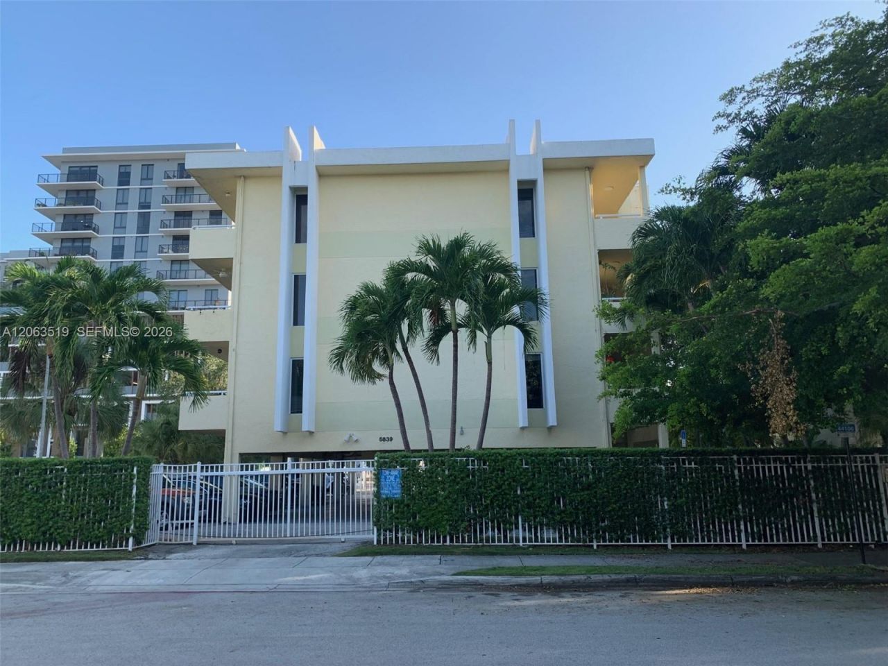 5839 SW 74th Ter, Unit 201, South Miami, FL 33143 Photo
