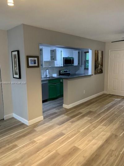 5839 SW 74th Ter, Unit 201, South Miami, FL 33143 Photo