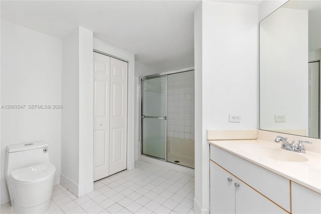 17100 N Bay Rd , Unit 1210, Sunny Isles Beach, FL 33160 Photo
