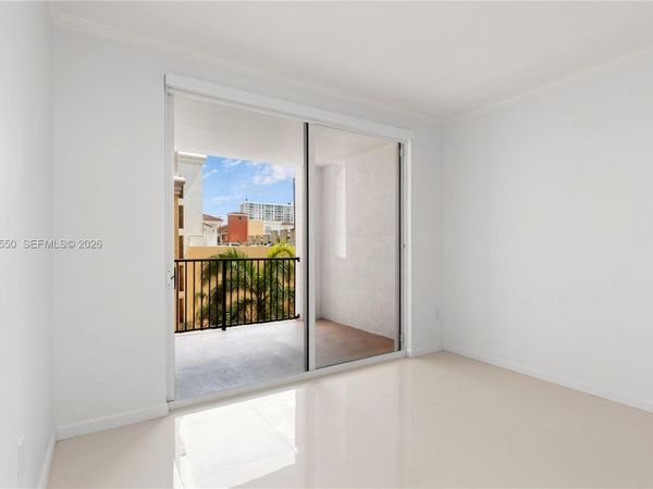 17100 N Bay Rd , Unit 1712, Sunny Isles Beach, FL 33160